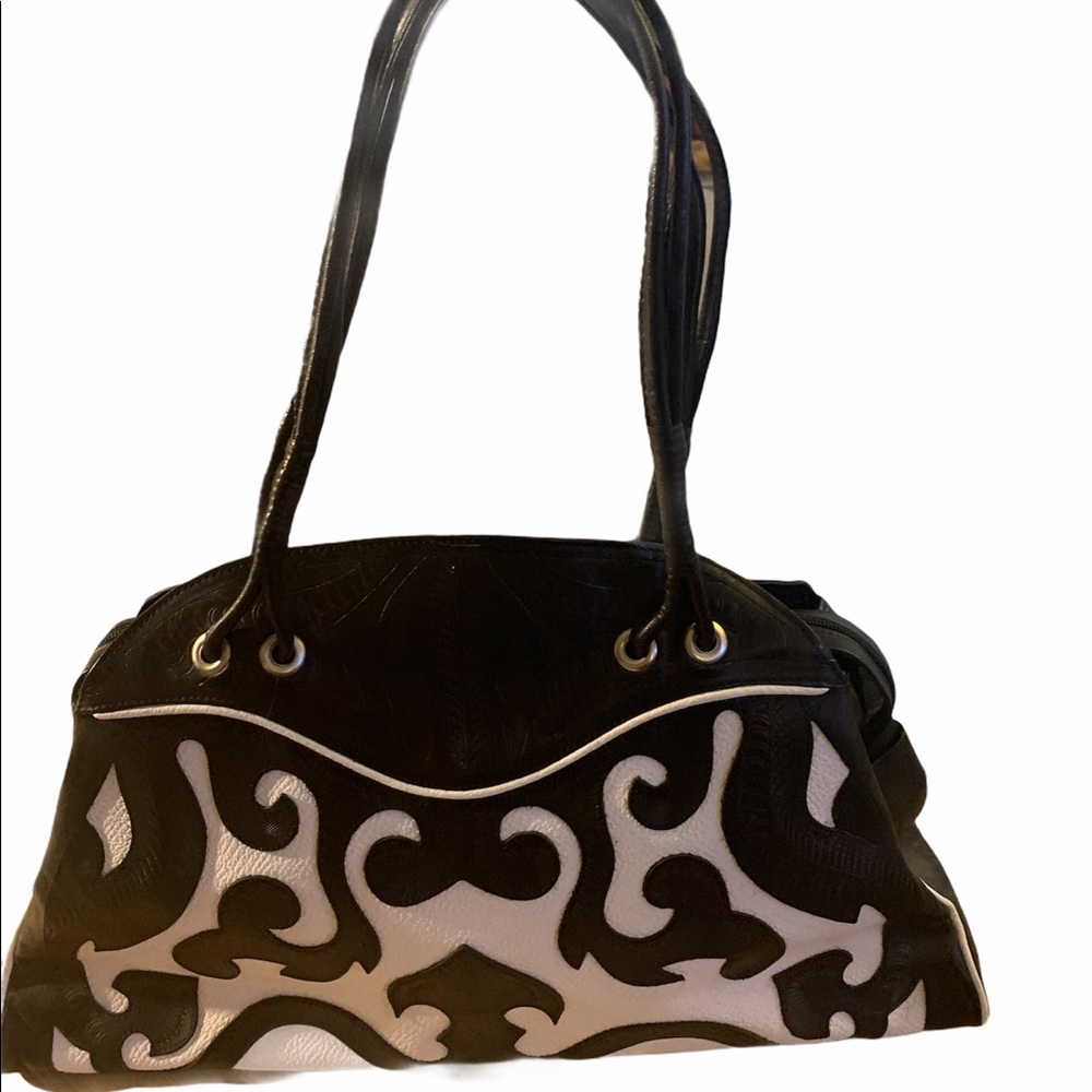 Elegant Black and White Shoulder Bag